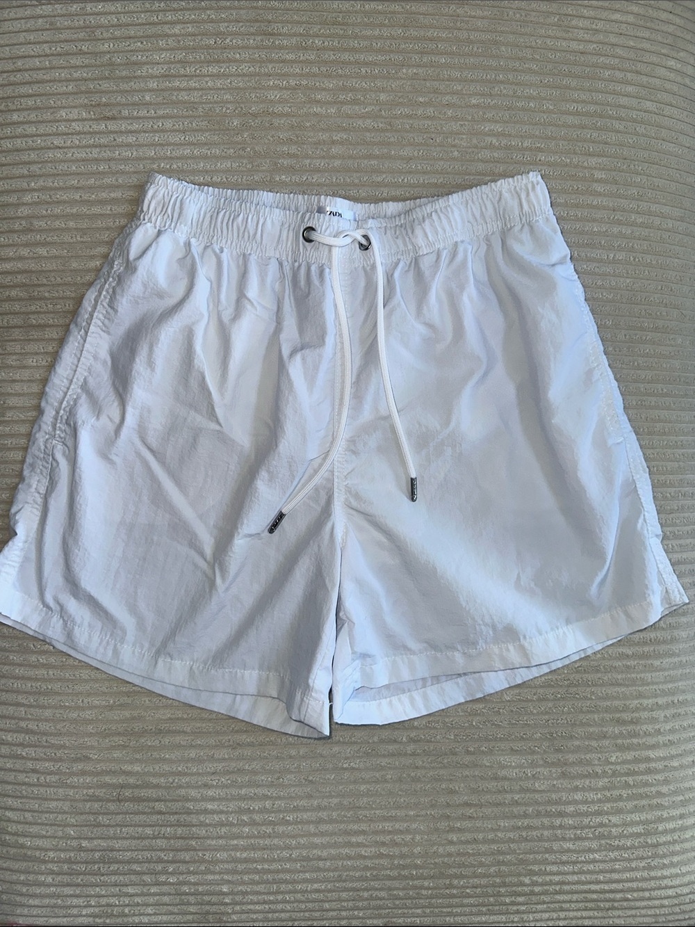 ZARA Men’s White Drawstring Elastic Waist Swim Shorts in Size M